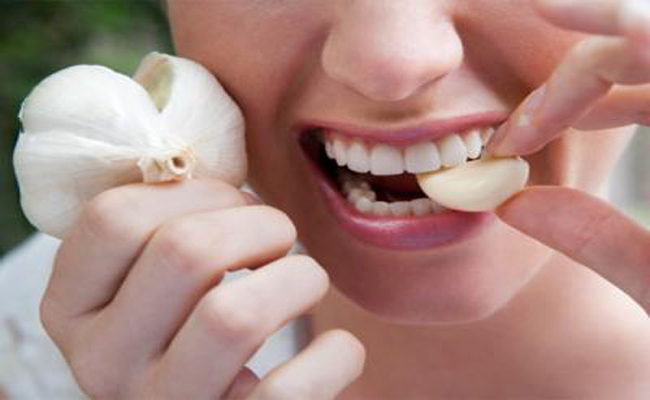 Put A Clove Of Garlic In Your Mouth And Wait For A Few Minutes: You Will Not Believe What Will Happen!