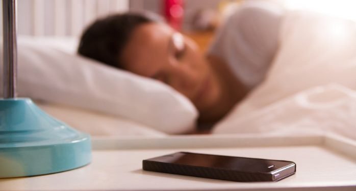 Voilà ce qui arrive quand vous dormez à coté de votre téléphone portable